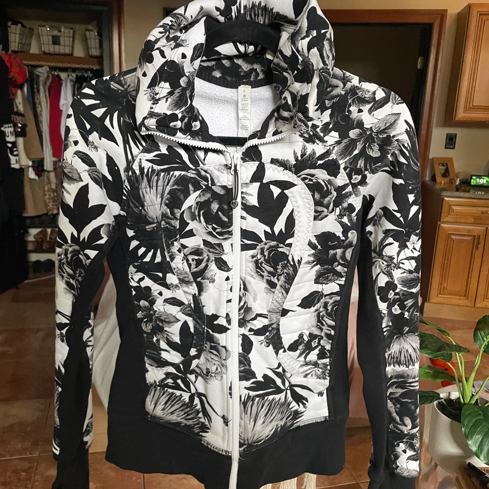 Lulu lemon zip up